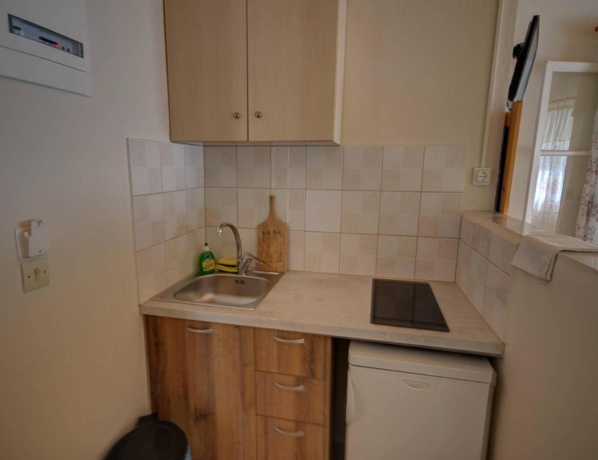 Mikeys Apartments Палеокастрица Екстериор снимка